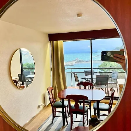 Vue Exceptionnelle Sur La Baie De *