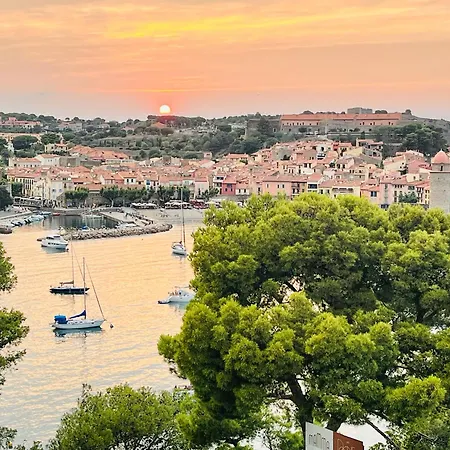 Vue Exceptionnelle Sur La Baie De Collioure